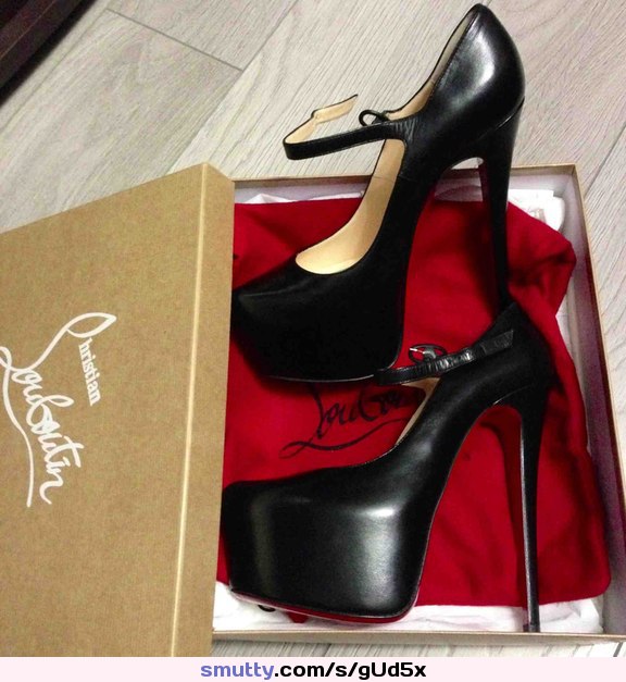 #AlexandraRepnitskaya #heels #Louboutin