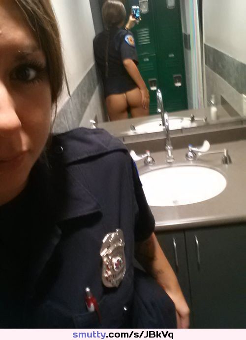 #BoredAtWork #atwork #ass #selfshot #uniform #uniformgirl #daddylikes #ponytail #braids

Cop?