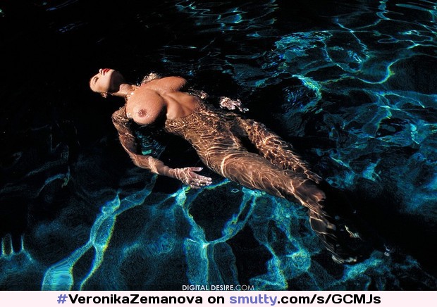 #VeronicaZemanova #wet #nude #brunette #beauty #floating #onback #submerged #inpool #outdoors #DigitalDesire