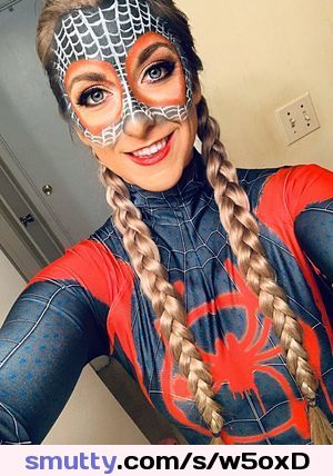 #kcco #haliekaitlyn #nn #braids #gorgeous #spiderwoman #iwannadateher #blonde #shecansavemeanytime #iwannafuckher #cosplay #redlips #sexy