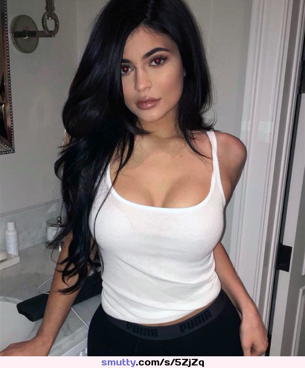 Kylie Jenner Flaunts Big Tits on Snapchat
