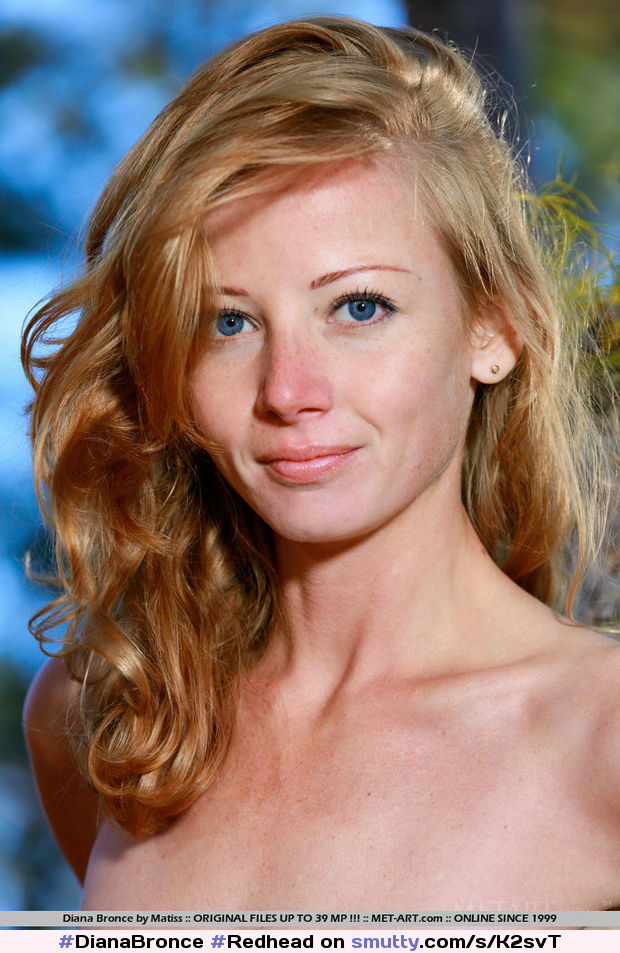 #DianaBronce #Redhead #EyeContact #NudeOutdoors