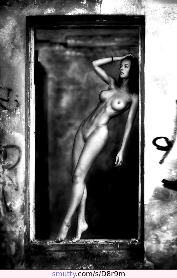 Black and white nude photography
#BlackAndWhite #ArtisticNude #brunette #bigtits #tallgirl