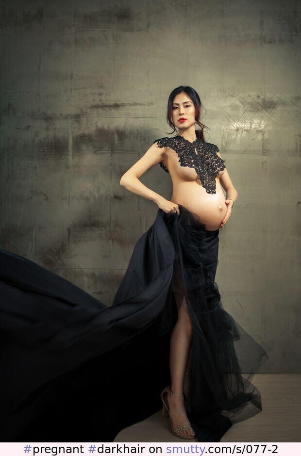 #pregnant
#darkhair
#belly