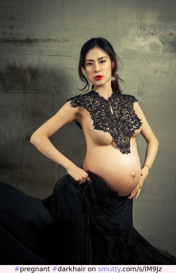 #pregnant
#darkhair
#belly