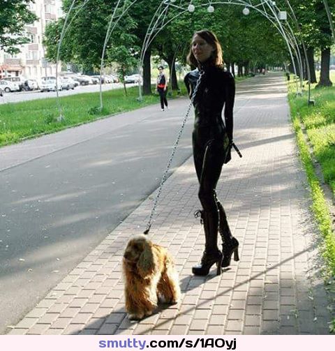 meanwhile, in #Russia a #latex #clad #fetish #slavegirl walking the dog