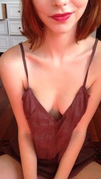 #mrsmourinho #redhead #teen #18 #barelylegal #petite #smalltits #pale #collarbone #shorthair #gorgeous #lipstick #smile #teasing