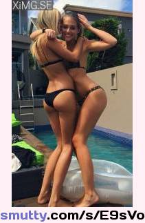 2girls #bikinis #bum