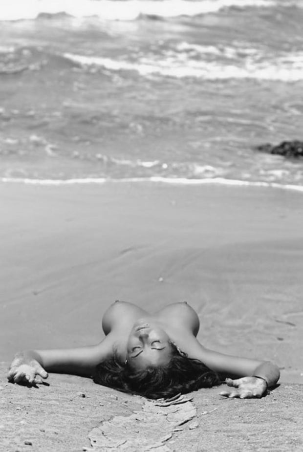 #niceboobs #lyingonbeach #closedeyes #curvy #gorgeous #BlackAndWhite #sunbathing #outdoor #sensual #erotic #artnude #ArtisticNude