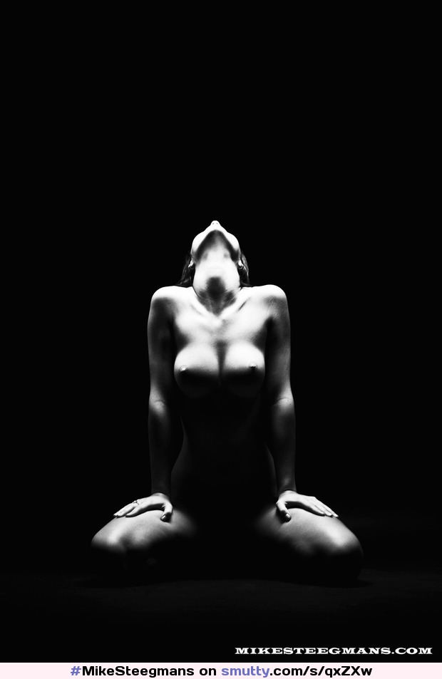 by #MikeSteegmans #Beautiful #artnude #ArtisticNude #FemmeStructure #lightandshadow #boobs #tits #headback #knelt #highcontrast