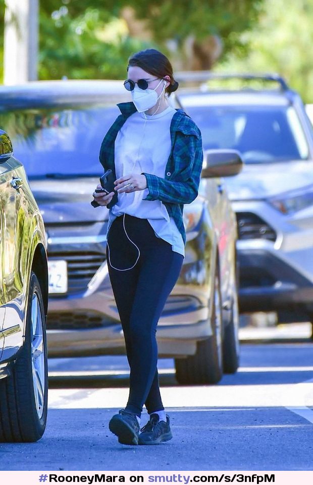 Rooney Mara - Hiking Out in LA 02/19/2021 #RooneyMara