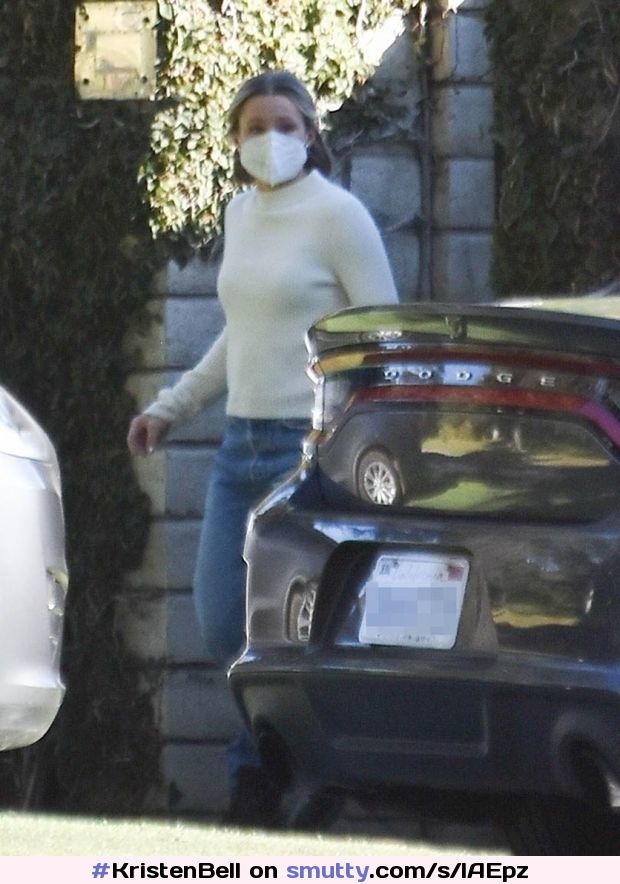 Kristen Bell - Outside Her Home in Los Feliz 12/19/2020 #KristenBell