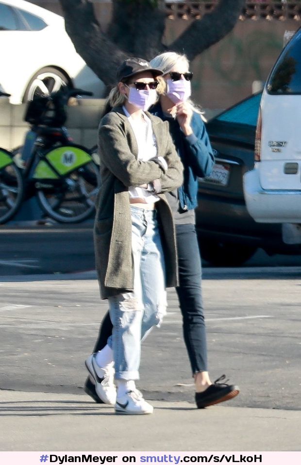 Kristen Stewart and Dylan Meyer - Out in Los Feliz 01/04/2021 #DylanMeyer #KristenStewart