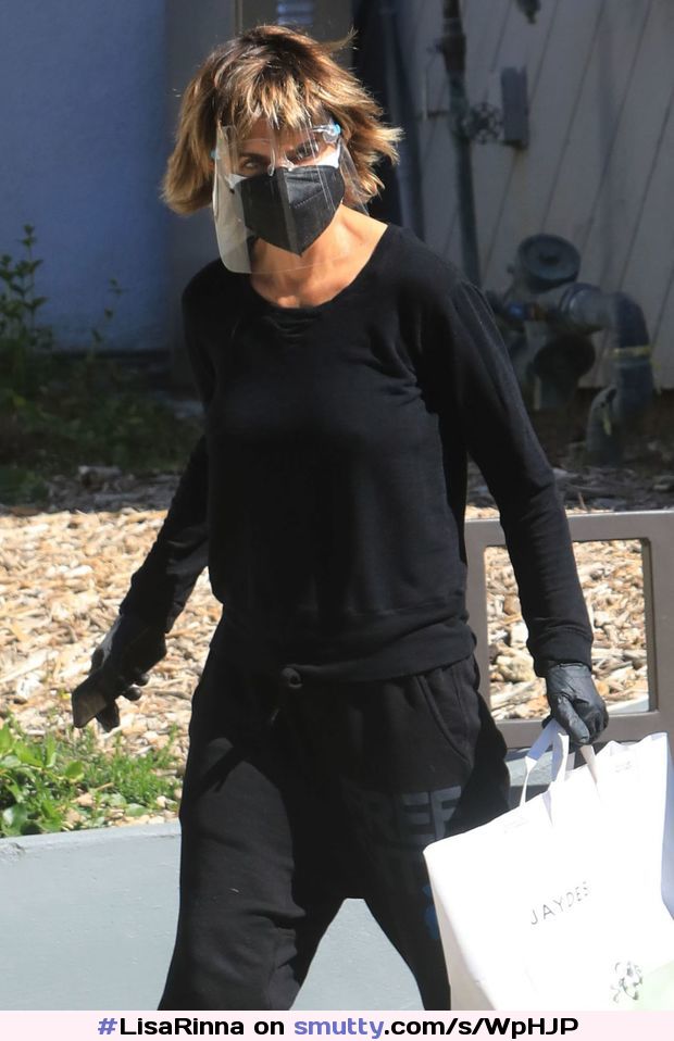 Lisa Rinna - Grocery Shopping in Beverly Hills 02/21/2021 #LisaRinna