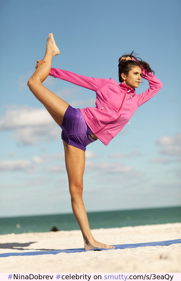#NinaDobrev #celebrity #brunette #yogashorts #flexible #cute #outdoors #feet