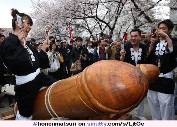 #honenmatsuri #fertility #festival #japanese #thumbelina #cockworship #statue #wood #straddling