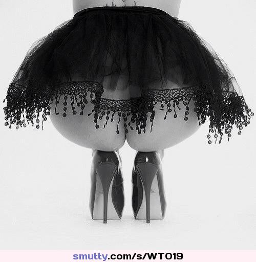 #SQUATTINGONHEELS #BlackAndWhite #cropped #pantyless #highheels #fancyskirt #squatting #CLRBF #CLRBBlackAndWhite