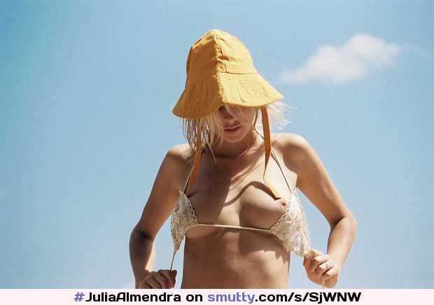 #JuliaAlmendra #OneTitOut #model