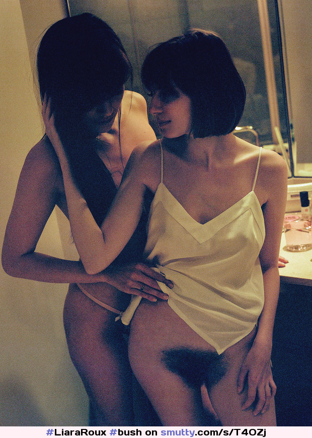 #LiaraRoux with Kendall #bush #nopanties #bottomless #lesbian