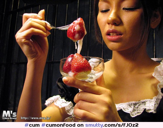 #cum #cumonfood #strawberries #cumeating #asian