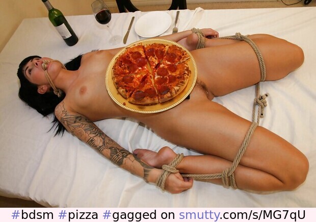 #bdsm#pizza#gagged#onherback#onthetable#pizzaontop#pepperoni#boundandgagged#legsopen#wine
pussy and pizza are a good combo
