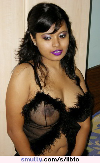 Desi Indian whore showing big boobs ready to get fucked