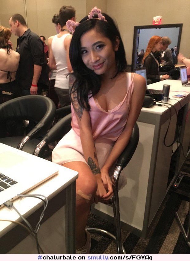 @AveryBlvck @ #chaturbate booth #cuteasfuck #nonnude #webcamgirls #smiling #nonnude  #lovely #cute #precious #innoncent