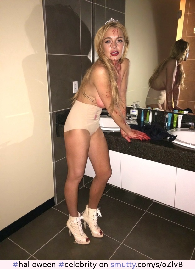 #halloween #celebrity #LindsayLohan #sideboob #posing