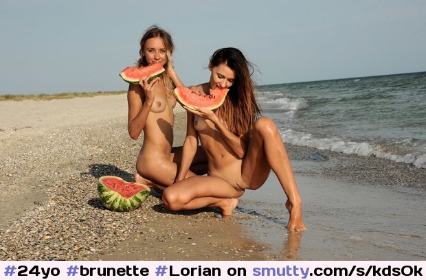 #24yo #brunette #Lorian & #23yo #blonde #Shelli in #Presenting by #Fabrice for #MetArt c #2017 #Ukrainian #beach #watermelon #spreadlegs