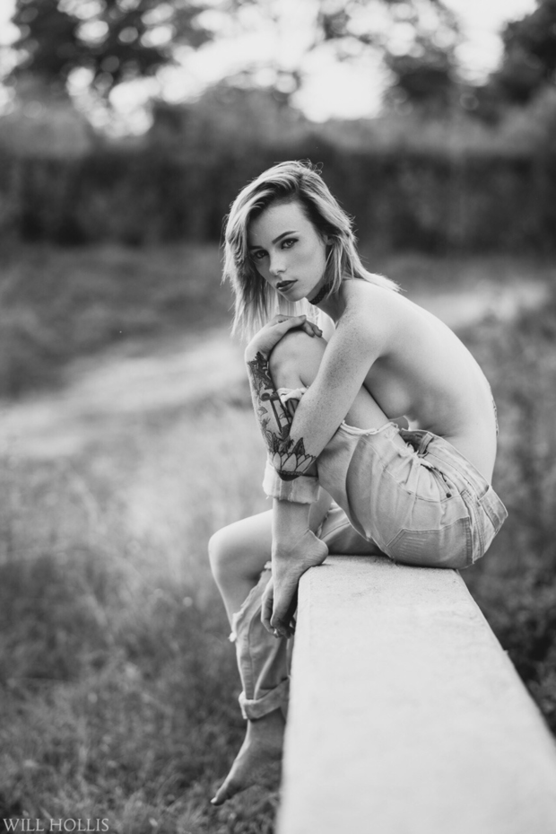 #outdoors, #topless, #eyecontact, #sideboob, #tatto, #rippedjeans, #petite, #smalltits, #greatbody