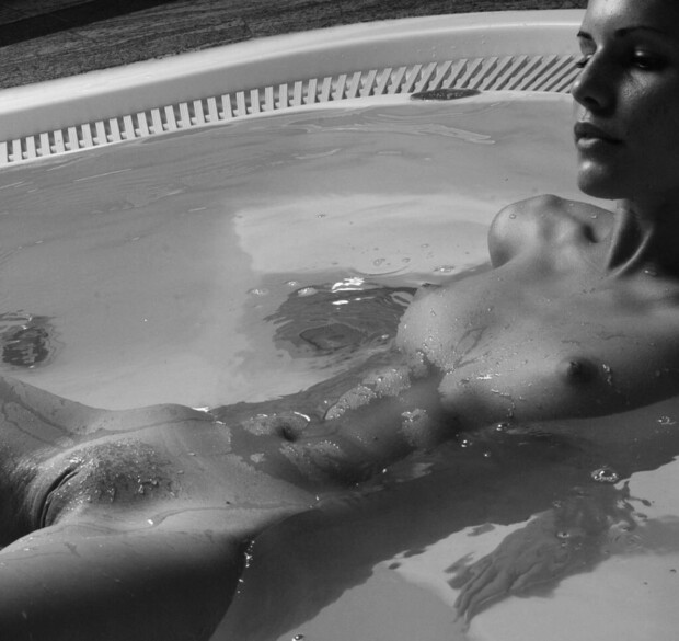 #poolbabe, #fit, #abs, #perfectpussy, #irresistible, #blackandwhite, erotic, #wet, #iwanttoeatherpussy, #legsspread