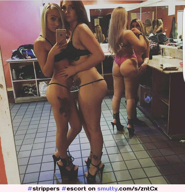 #strippers #escort #hookers#MoneyTalks #payforsex #hugefaketits#bimboslut #Bimbofication #bigboobs#BigTitties#wankoverher#wankingmaterial
