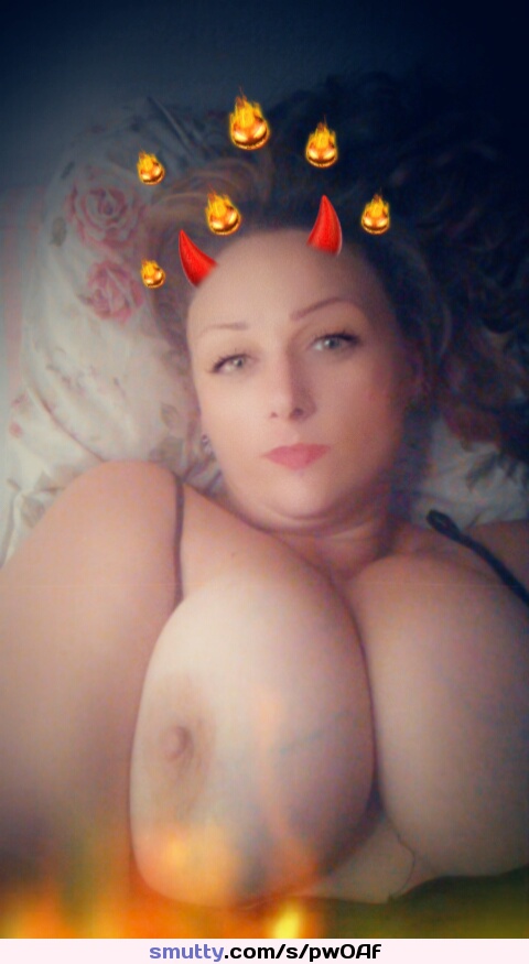 #hugetits #wife#snapchat#boobs#wifetiys#tits#selfie