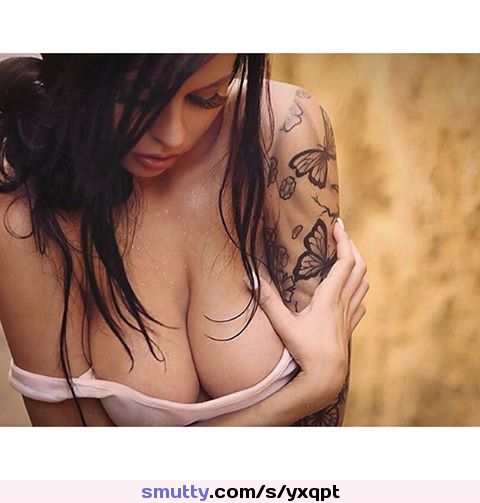 #SwedishKiller #nn #nonnude #boobs #tits #clevage #bigboobs #bigtits #tattoo #instagram #brunette #hot #sexy #nicerack #outdoors