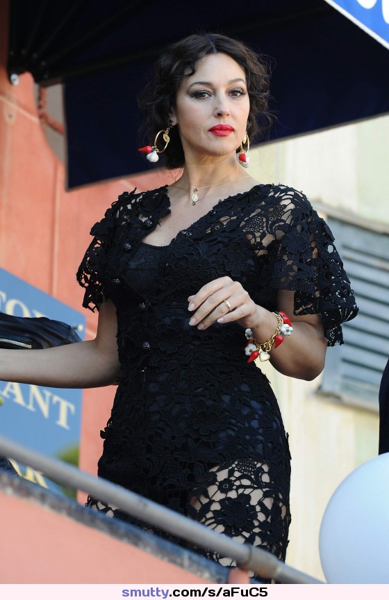 #Elegant #Classy #Gorgeous #LaceDress #SexyLook #RedLips #MonicaBellucci
