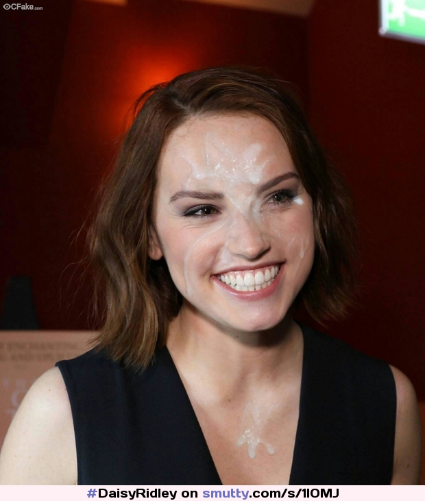 #DaisyRidley is ecstatic to find out how much the interviewer loves her!  Look at her #SmileOrSmirk.  Adoring fans are so great!