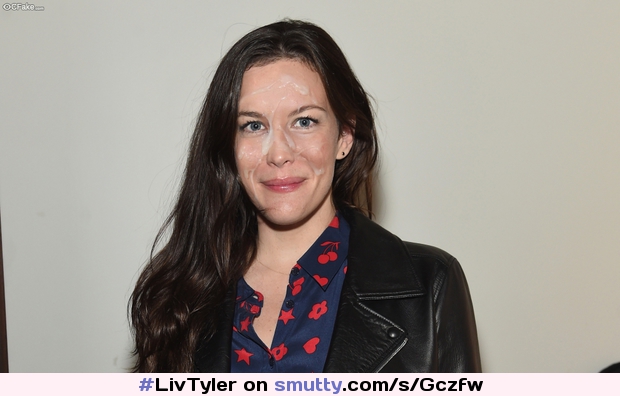 #LivTyler can't help but #SmileOrSmirk when her manager offers her up a load he's been saving for days!