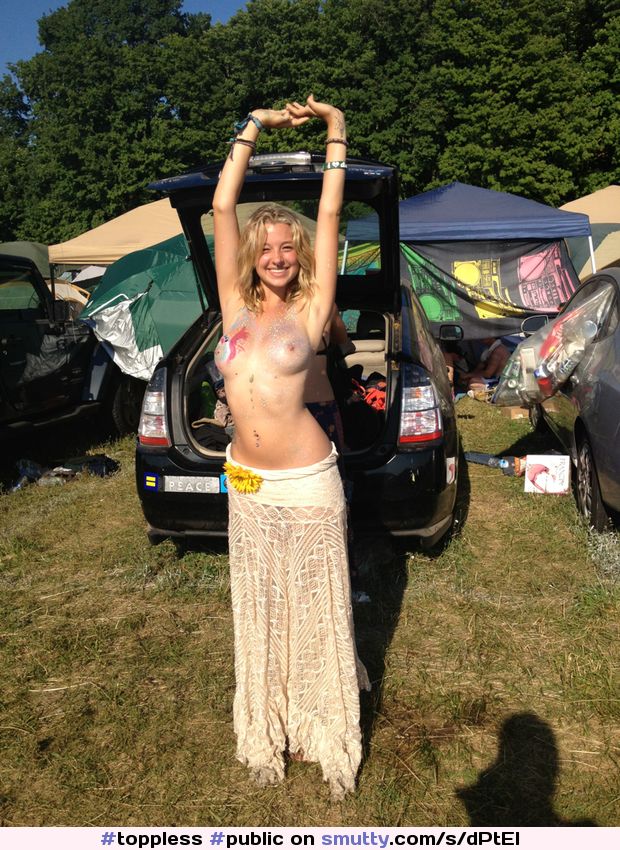 #toppless #public  #altgirl #hippie #posing #sexy