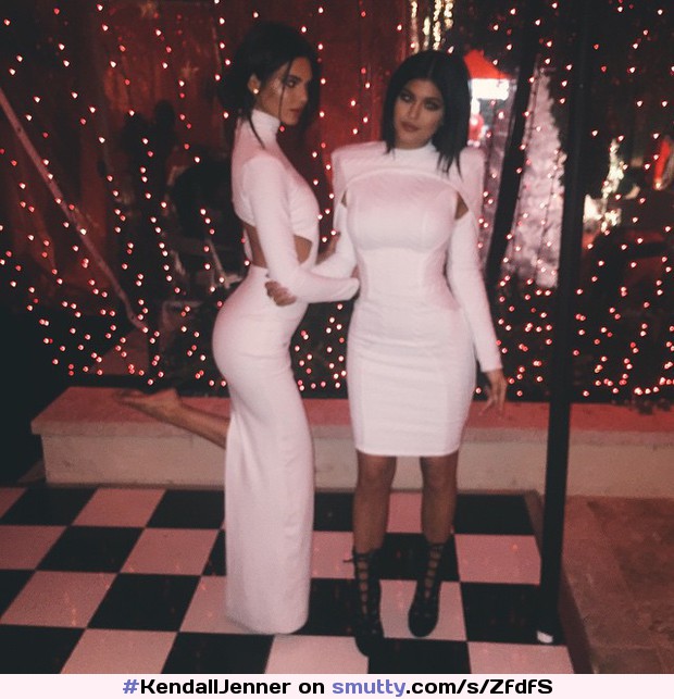 #KendallJenner #KylieJenner #sisters #iwantofuckbothofthem #ijustcametothis #sideview #ass #sofuckingsexy #MerryChristmas #legs