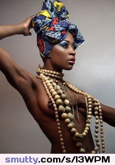 #titscovered #headwrap #sexypose #ebony