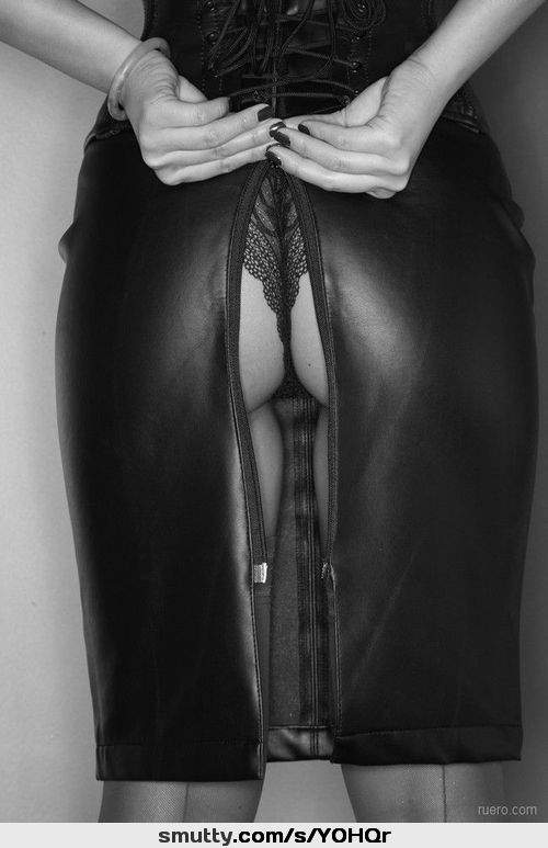 #zipper #femdom #dominatrix #leather #ass #whipping #hose #lines #sexy