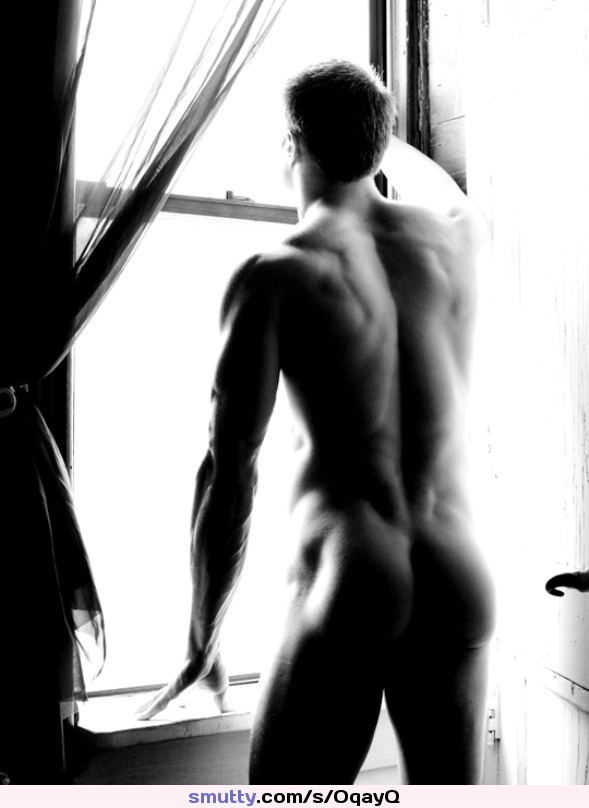 #nude #hot #niceass #muscular #athletic #fullynaked #artistic #malemodel #nudemale #malenude #window #exhibitionist #flashes