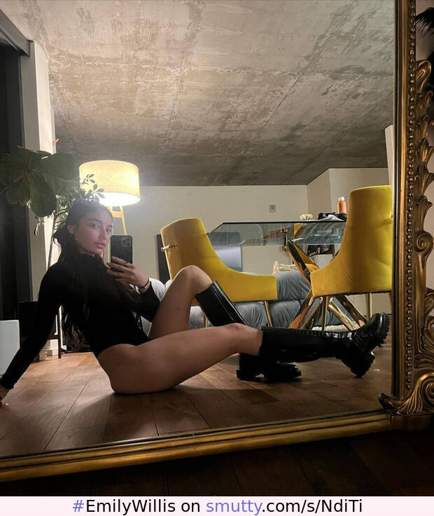 #EmilyWillis at #Instagram #highcut #hips #legs #boots #brunette