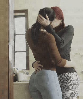 #lesbian #lesbians #lesbiangif #lesbiankiss #lesbiankissinggif #touching #caressing #smallboobs #jeans #pale #redhead