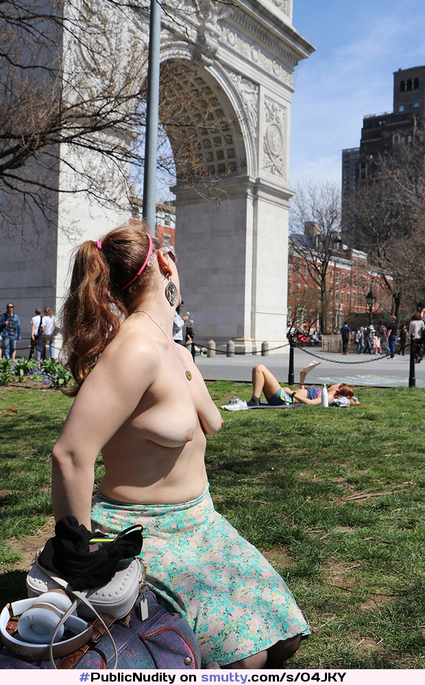 #PublicNudity #CasualNudity #outdoor #NewYorkCity #NewYork #NYC #amateur #topless #pale #redhead