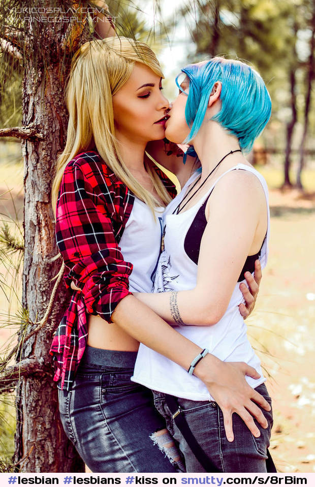 #lesbian #lesbians #kiss #kissing #lesbiankiss #outdoor #flannel #bluehair #shorthair