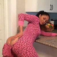 #cumtriggers#hot#sexy#ebony#fullsceneincomments#aqcloserpics#assslap#blackgirls#onepiece#animalprint#sexy#kitchen#tease#teaseanddenial