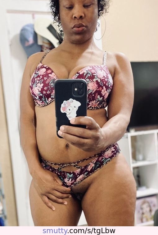 #showpapi #matching #bra & #panties #sexy #selfie #blackqueen #iphone #flowers #matchingbraandpanties #underneath #pussy