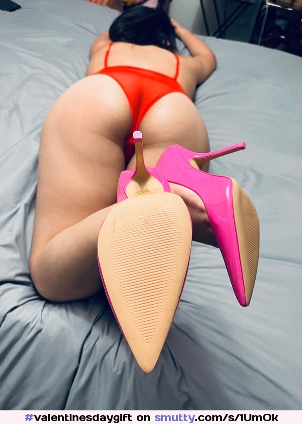 #valentinesdaygift #assup #bigass #shoes #pink #pinkshoes #redlingerie #showpapi #readytofuck #perfectass #culo #pawg#allforpapi #spoiled