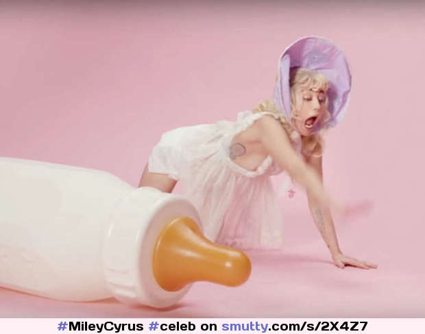 #MileyCyrus #celeb #nonnude #diaper #nipple #nipslip